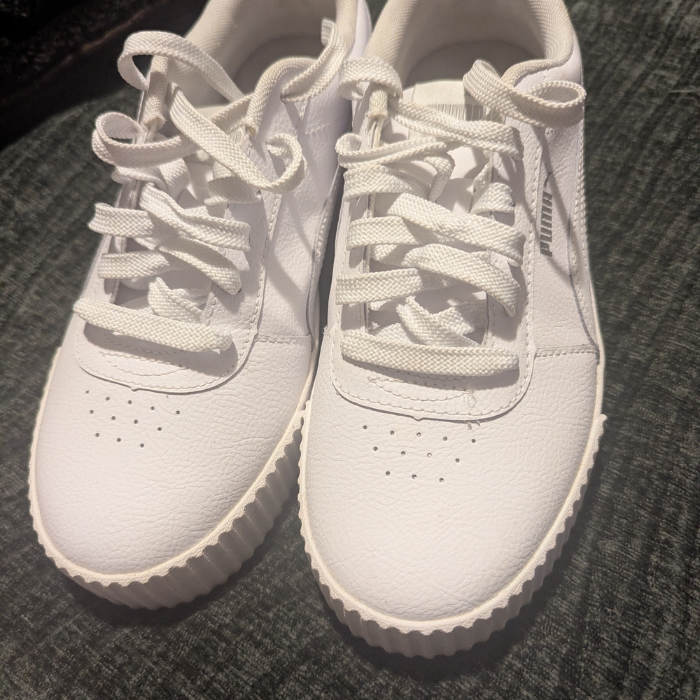 White Sneakers with Textured Sole